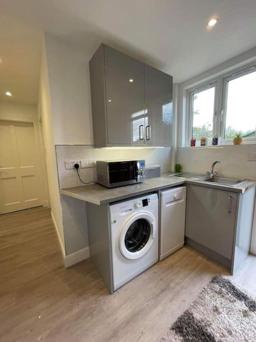Scottish Stunning With Free Parking And Pet Friendly Apartment *